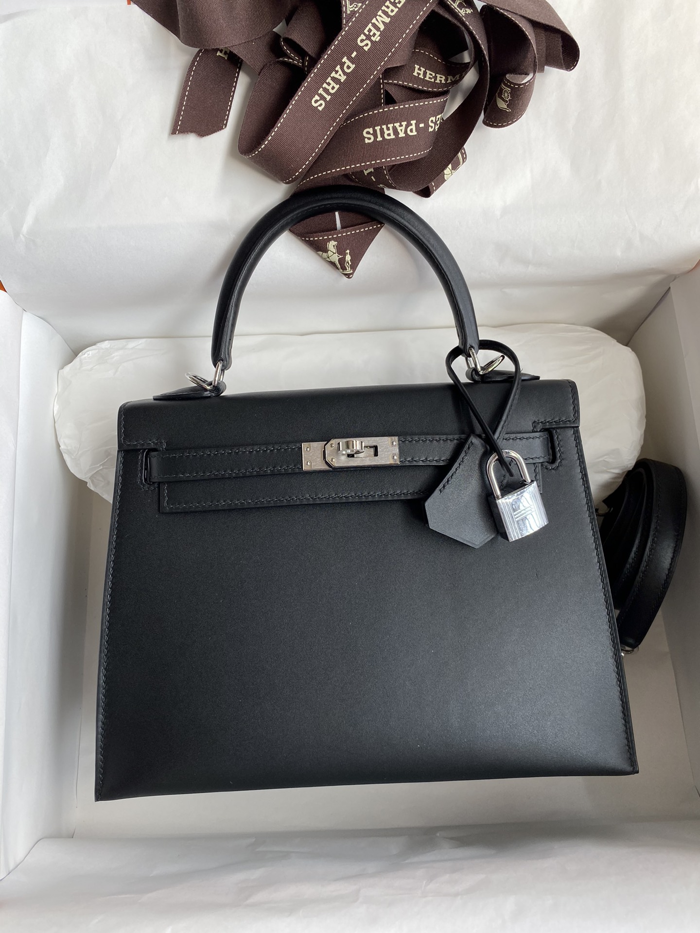 Hermes Kelly 28cm Handbag Shoulder Bag in Black Box Leather